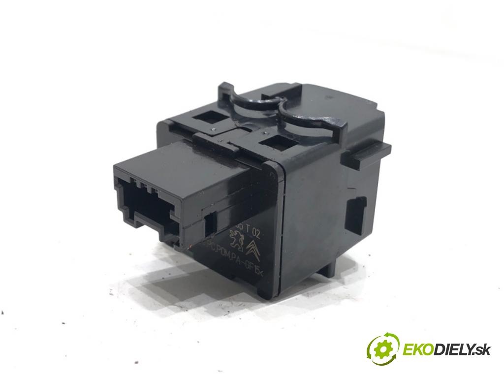 PEUGEOT 208 II (UB_, UP_, UW_, UJ_) 2019 - 2022    e-208 100 kW [136 KM] elektryczny 2019 - 2022  Prepínač nastavenia svetiel 98095437ZD (Prepínače, spínače, tlačidlá a ovládače kúrenia)