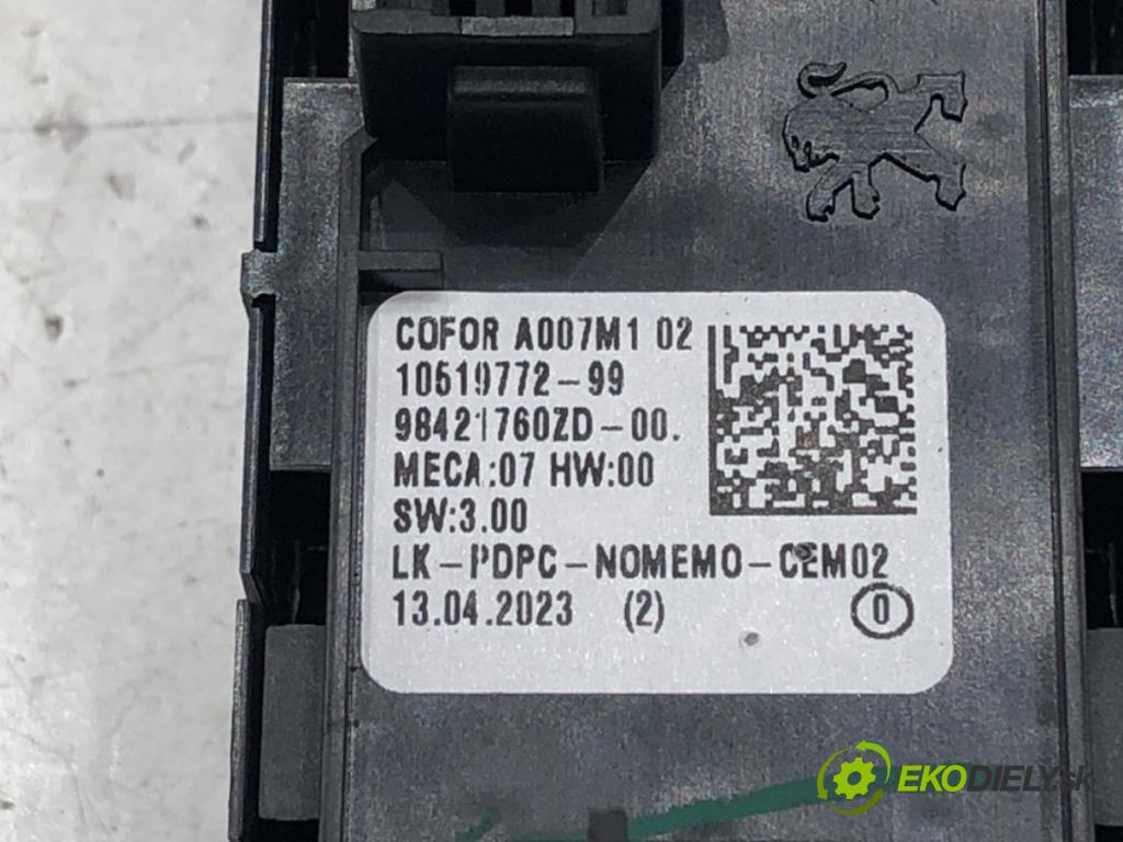 PEUGEOT 208 II (UB_, UP_, UW_, UJ_) 2019 - 2022    e-208 100 kW [136 KM] elektryczny 2019 - 2022  Prepínač okien 98421760ZD (Prepínače, spínače, tlačidlá a ovládače kúrenia)