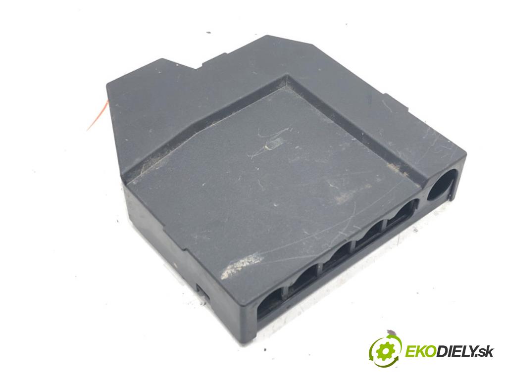 PEUGEOT 208 II (UB_, UP_, UW_, UJ_) 2019 - 2022    e-208 100 kW [136 KM] elektryczny 2019 - 2022  skříňka poistková 9814474980 (Pojistkové skříňky)