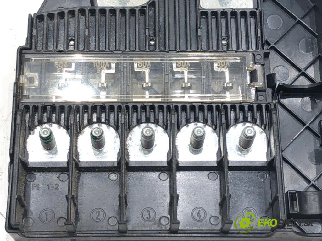 PEUGEOT 208 II (UB_, UP_, UW_, UJ_) 2019 - 2022    e-208 100 kW [136 KM] elektryczny 2019 - 2022  skříňka poistková 9814474980 (Pojistkové skříňky)