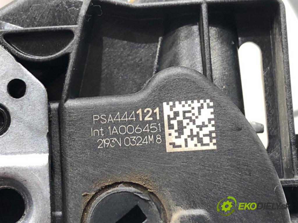 PEUGEOT 208 II (UB_, UP_, UW_, UJ_) 2019 - 2022    e-208 100 kW [136 KM] elektryczny 2019 - 2022  zámok dveře pravý přední část 444121