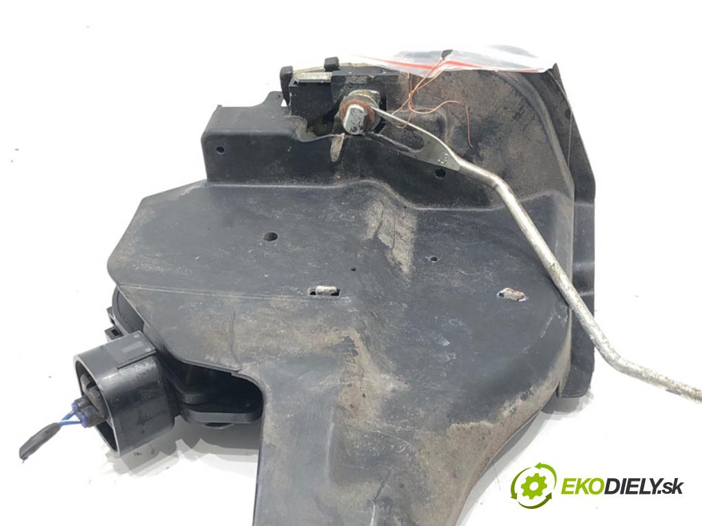 TOYOTA RAV 4 II (_A2_) 2000 - 2005    2.0 D 4WD (CLA20_, CLA21_) 85 kW [116 KM] olej napędowy 2001 - 2005  zámok dveře pravý zadní část