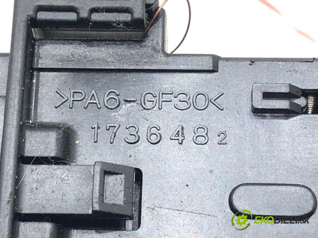 TOYOTA RAV 4 II (_A2_) 2000 - 2005    2.0 D 4WD (CLA20_, CLA21_) 85 kW [116 KM] olej napędowy 2001 - 2005  Prepínač smeroviek 1736482 (Prepínače, spínače, tlačidlá a ovládače kúrenia)