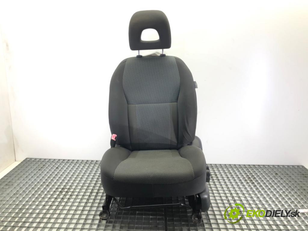 TOYOTA RAV 4 II (_A2_) 2000 - 2005    2.0 D 4WD (CLA20_, CLA21_) 85 kW [116 KM] olej napędowy 2001 - 2005  Sedadlo ľavy predný 