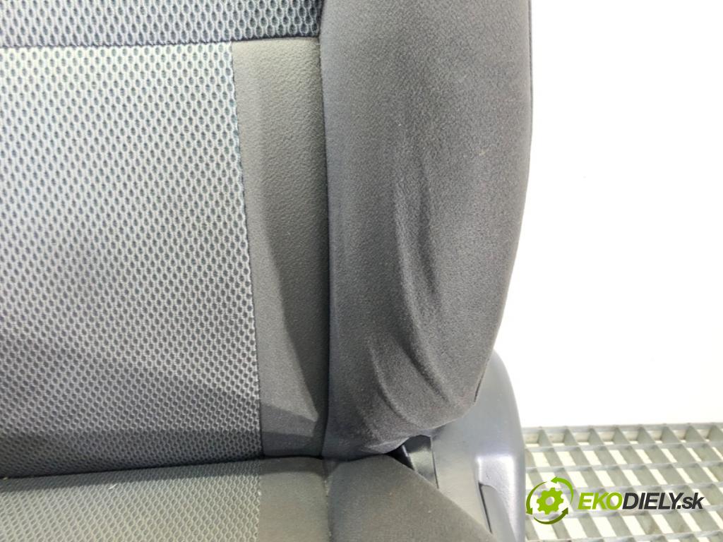 TOYOTA RAV 4 II (_A2_) 2000 - 2005    2.0 D 4WD (CLA20_, CLA21_) 85 kW [116 KM] olej napędowy 2001 - 2005  Sedadlo ľavy predný