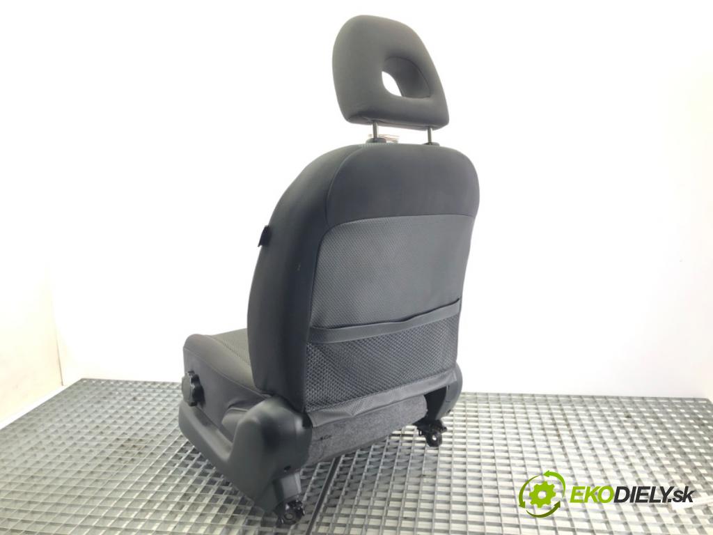 TOYOTA RAV 4 II (_A2_) 2000 - 2005    2.0 D 4WD (CLA20_, CLA21_) 85 kW [116 KM] olej napędowy 2001 - 2005  Sedadlo ľavy predný