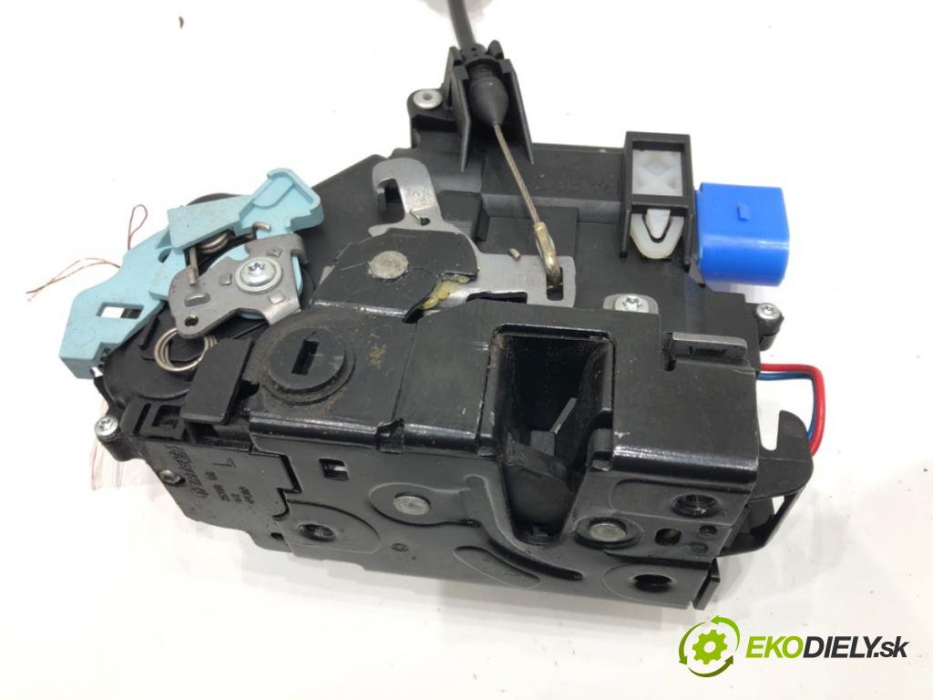 VW TOURAN (1T1, 1T2) 2003 - 2010    1.9 TDI 74 kW [100 KM] olej napędowy 2003 - 2004  zámok dveře levý zadní část 7L0839015D