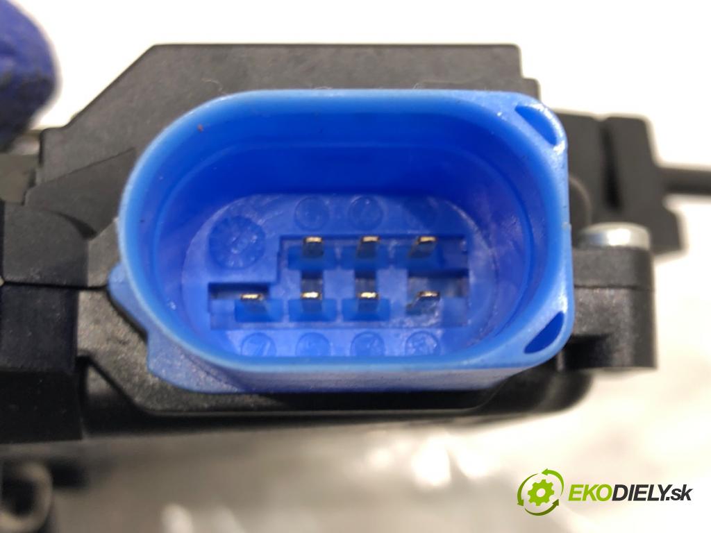 VW TOURAN (1T1, 1T2) 2003 - 2010    1.9 TDI 74 kW [100 KM] olej napędowy 2003 - 2004  zámok dveře levý zadní část 7L0839015D