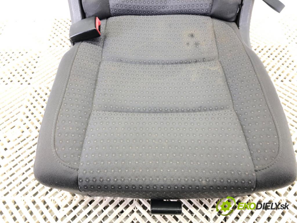 VW TOURAN (1T1, 1T2) 2003 - 2010    1.9 TDI 74 kW [100 KM] olej napędowy 2003 - 2004  Sedadlo zad