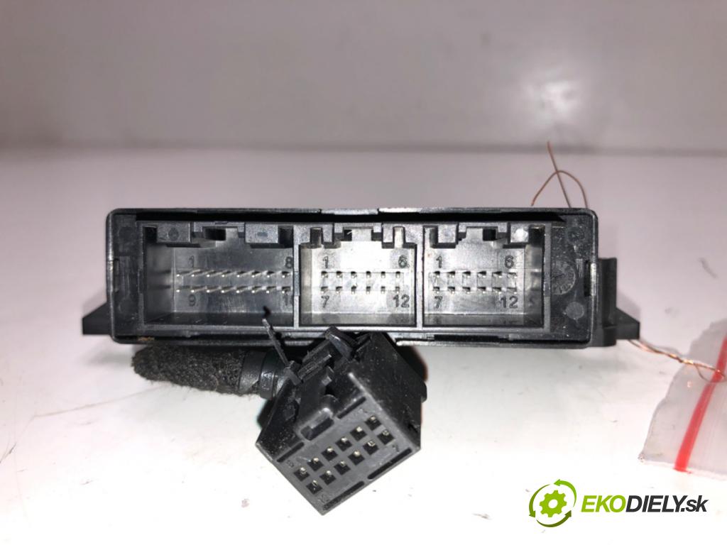 AUDI A6 C6 (4F2) 2004 - 2011    2.4 130 kW [177 KM] benzyna 2004 - 2008  Modul PDC 4F0919283 (Ostatné)