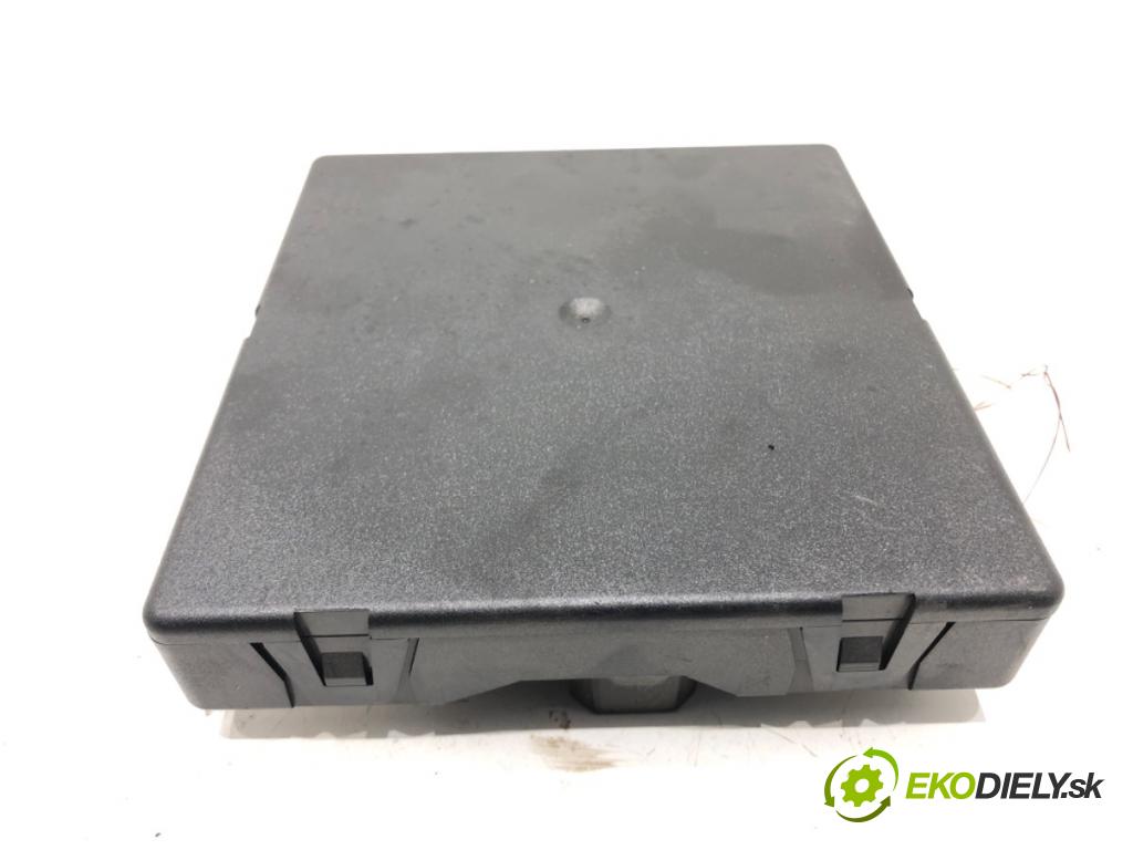 AUDI A6 C6 (4F2) 2004 - 2011    2.4 130 kW [177 KM] benzyna 2004 - 2008  Modul komfortu 4F0907289D (Moduly komfortu)