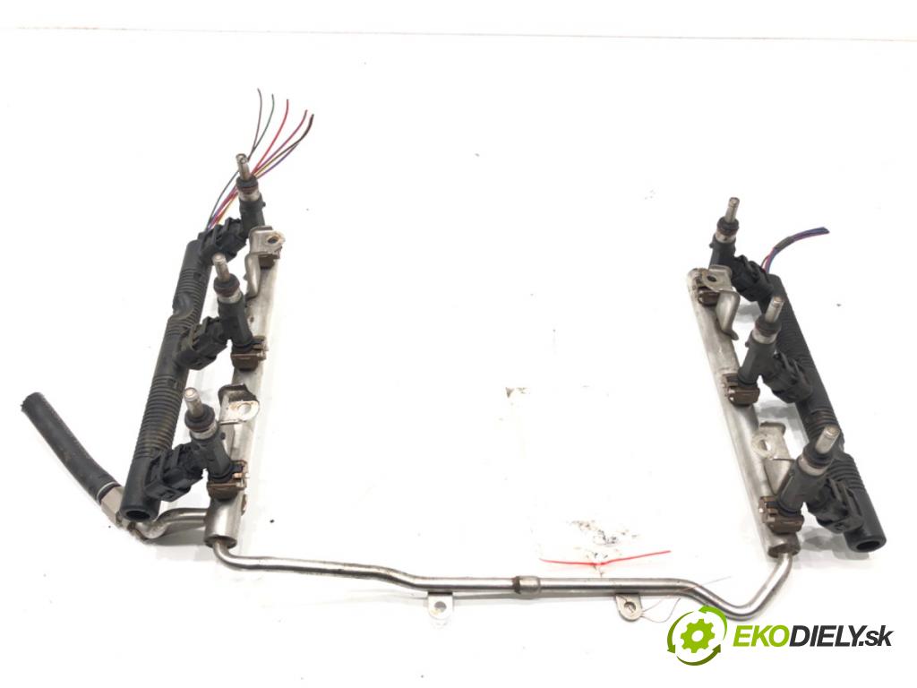 AUDI A6 C6 (4F2) 2004 - 2011    2.4 130 kW [177 KM] benzyna 2004 - 2008  Lišta vstrekovacia 06E133551 (Vstrekovacie lišty)