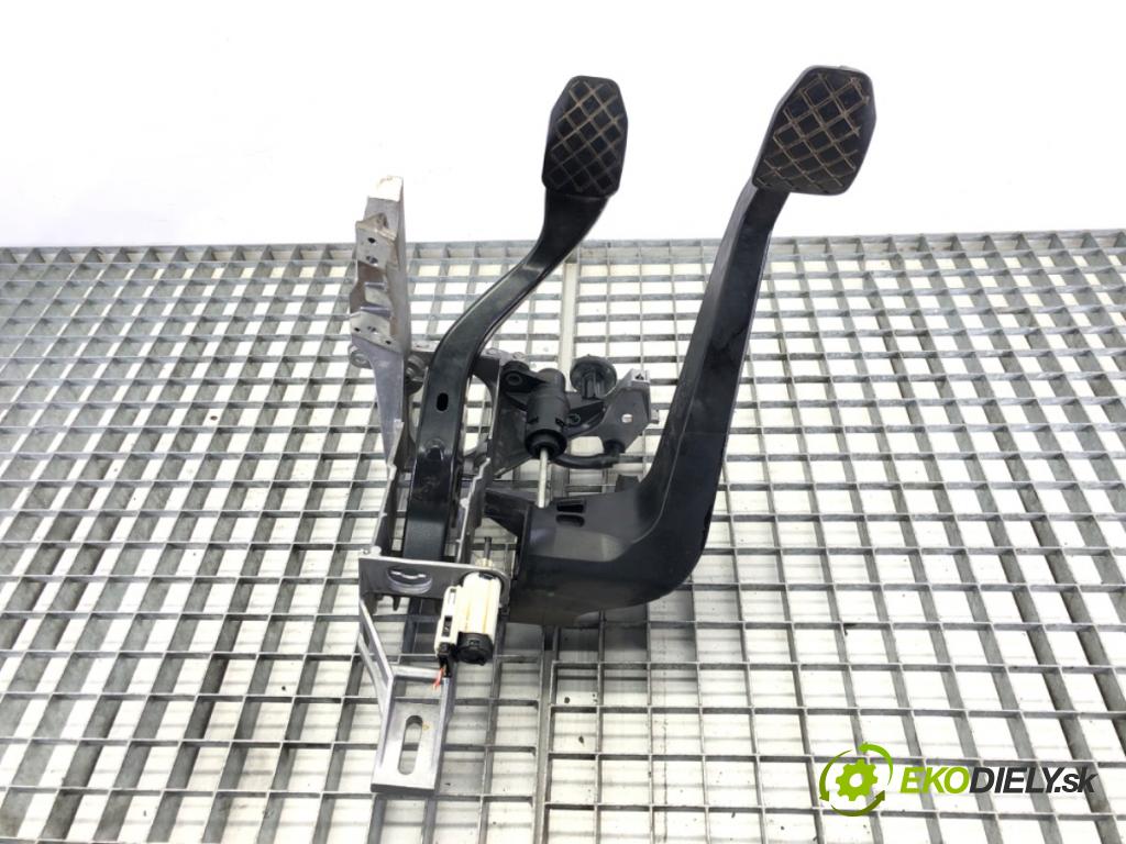 AUDI A4 B7 Avant (8ED) 2004 - 2008    2.0 TDI 103 kW [140 KM] olej napędowy 2004 - 2008  PEDÁL: manuálne 8E1721117A (Pedále)