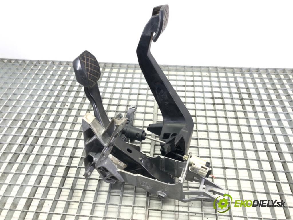 AUDI A4 B7 Avant (8ED) 2004 - 2008    2.0 TDI 103 kW [140 KM] olej napędowy 2004 - 2008  PEDÁL: manuálne 8E1721117A (Pedále)