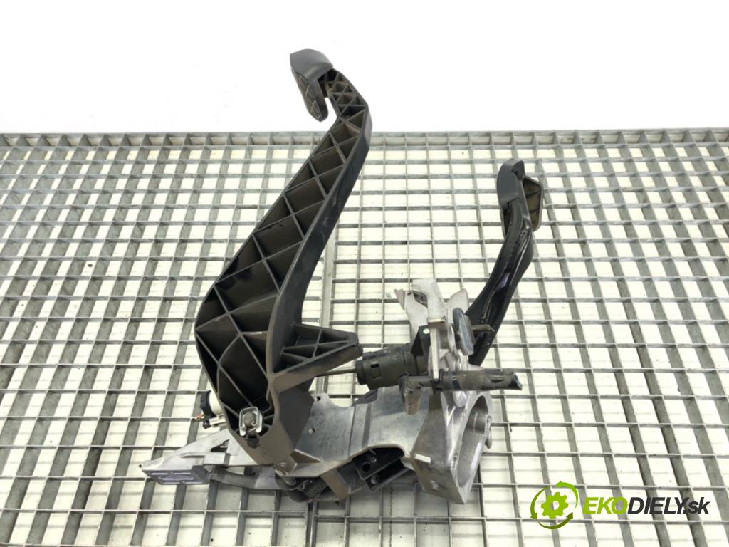 AUDI A4 B7 Avant (8ED) 2004 - 2008    2.0 TDI 103 kW [140 KM] olej napędowy 2004 - 2008  PEDÁL: manuálne 8E1721117A (Pedále)