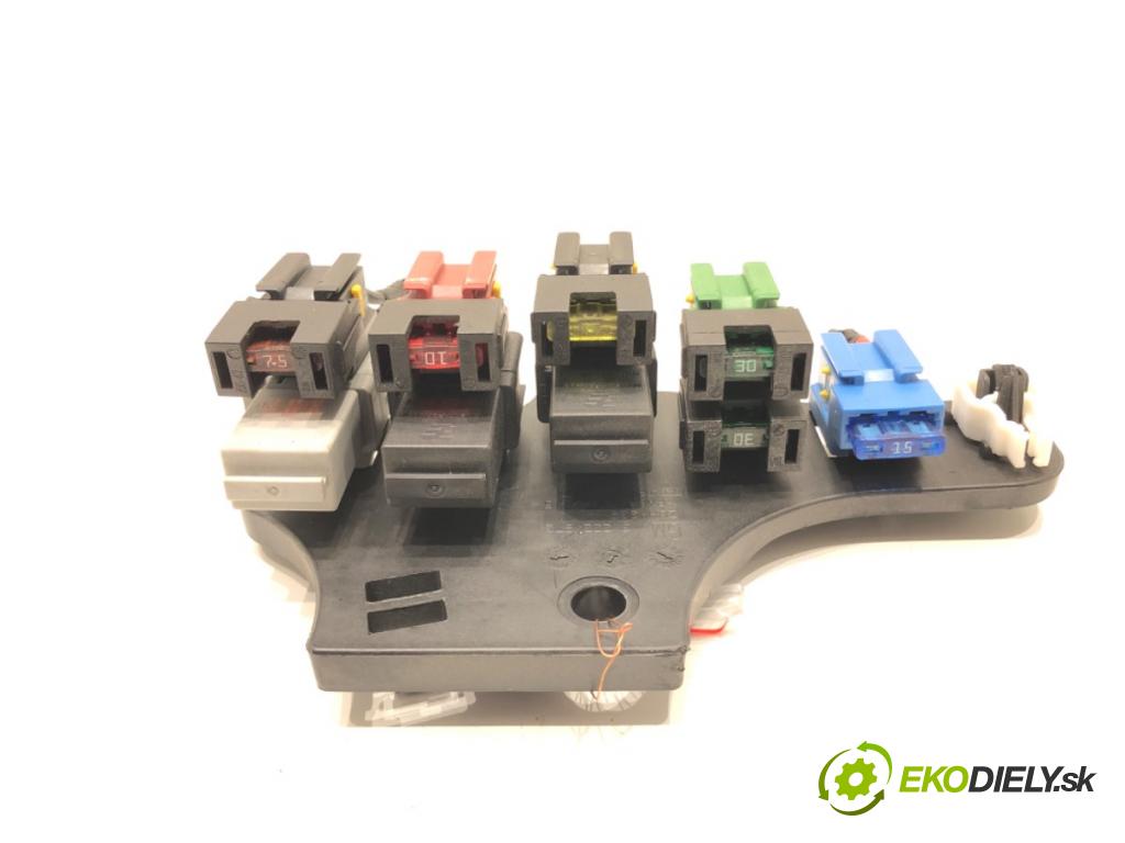 OPEL ASTRA H Kombi (A04) 2004 - 2014    1.7 CDTI (L35) 81 kW [110 KM] olej napędowy 2007 - 2014  skříňka poistková 13222872 (Pojistkové skříňky)