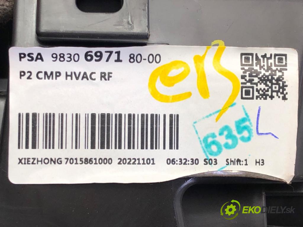 OPEL CORSA F 2019 - 2022    1.2 (68) 55 kW [75 KM] benzyna 2019 - 2022  topné těleso radiátor topení 9830697180 (Radiátory topení)