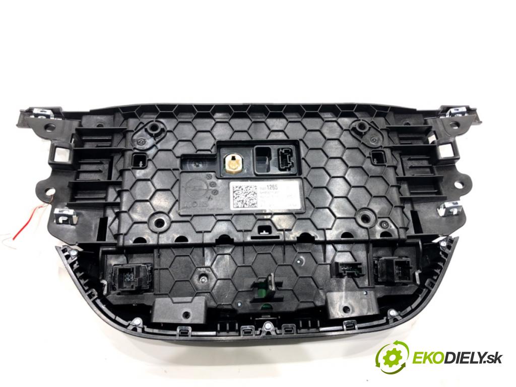 OPEL CORSA F 2019 - 2022    1.2 (68) 55 kW [75 KM] benzyna 2019 - 2022  Dislpej 39231265 (Prístrojové dosky, displeje)
