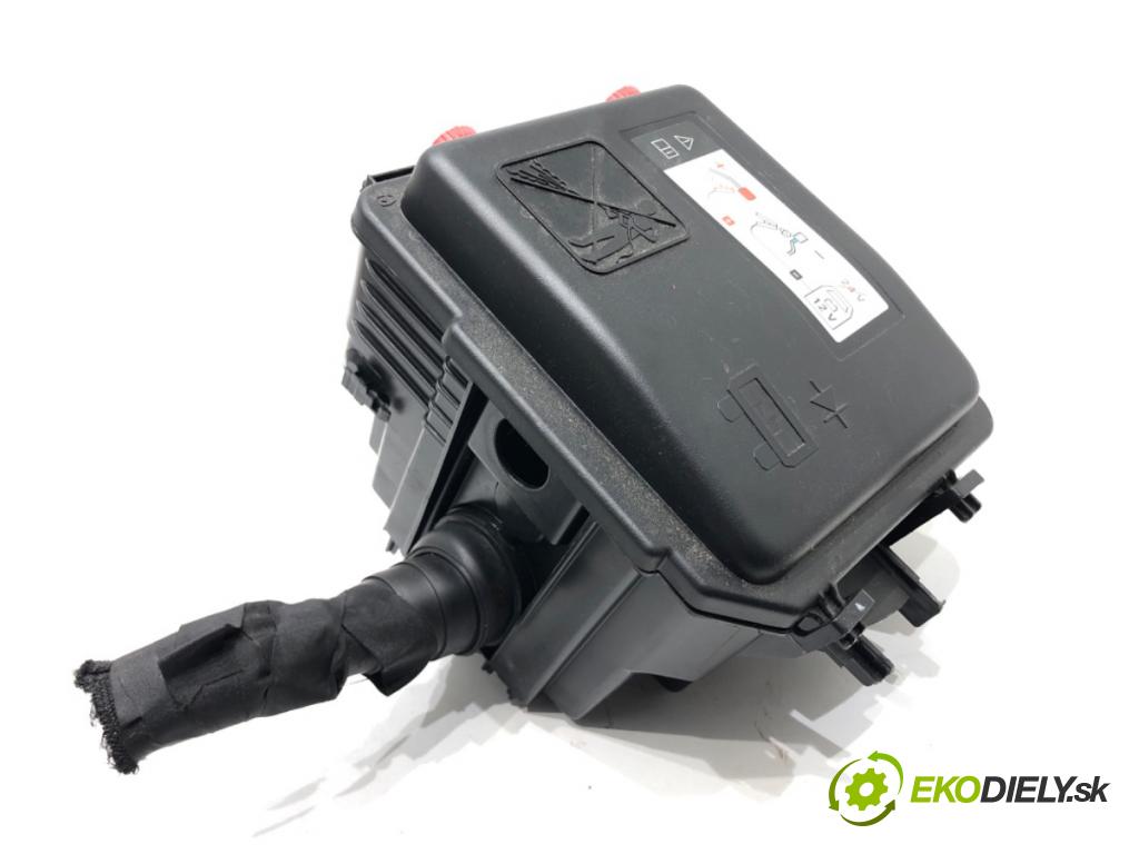 OPEL CORSA F 2019 - 2022    1.2 (68) 55 kW [75 KM] benzyna 2019 - 2022  skříňka poistková  (Pojistkové skříňky)