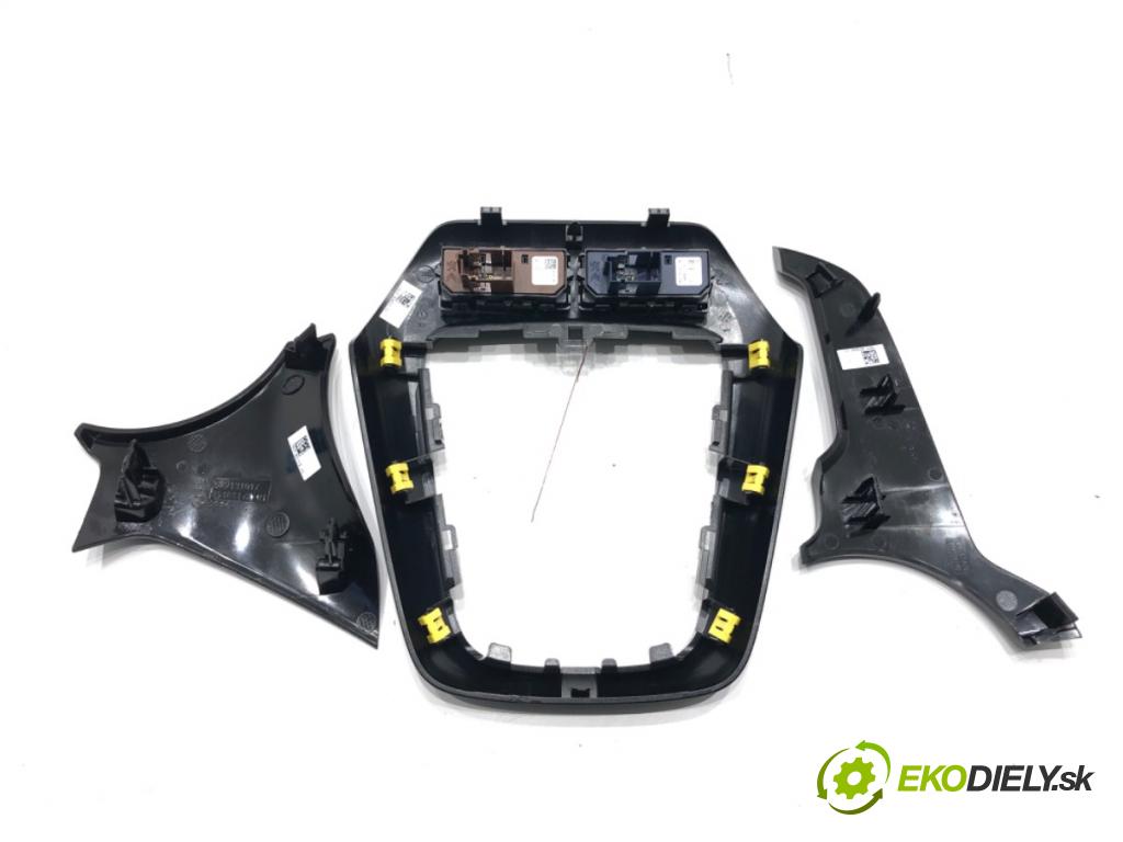 OPEL CORSA F 2019 - 2022    1.2 (68) 55 kW [75 KM] benzyna 2019 - 2022  lišty kryt 39181175 39176084 (Lišty)