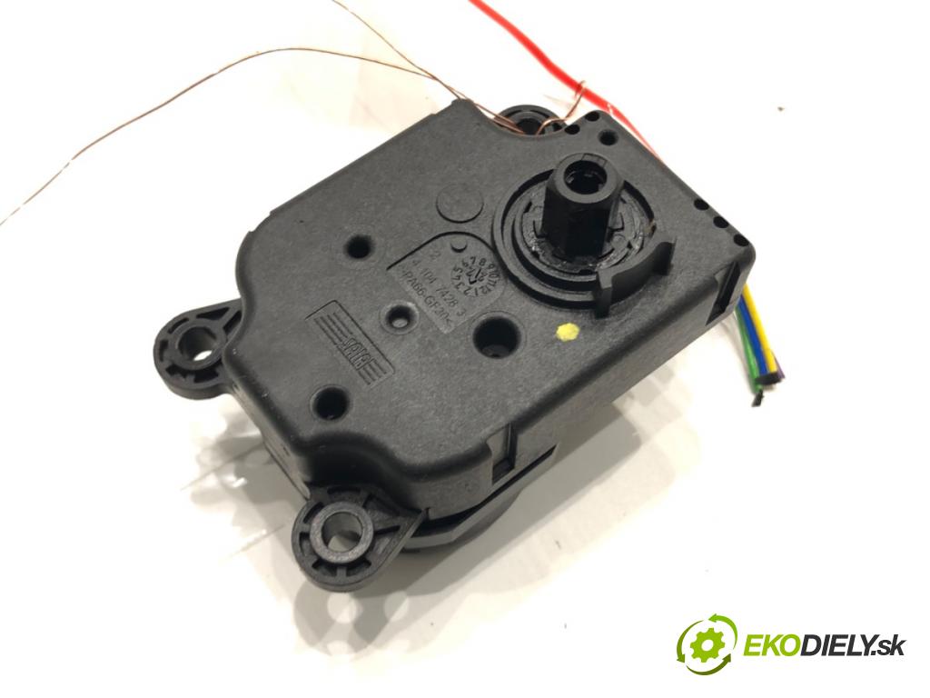 PEUGEOT 208 II (UB_, UP_, UW_, UJ_) 2019 - 2022    e-208 100 kW [136 KM] elektryczny 2019 - 2022  motorek topení KF784001 (Motorky topení)