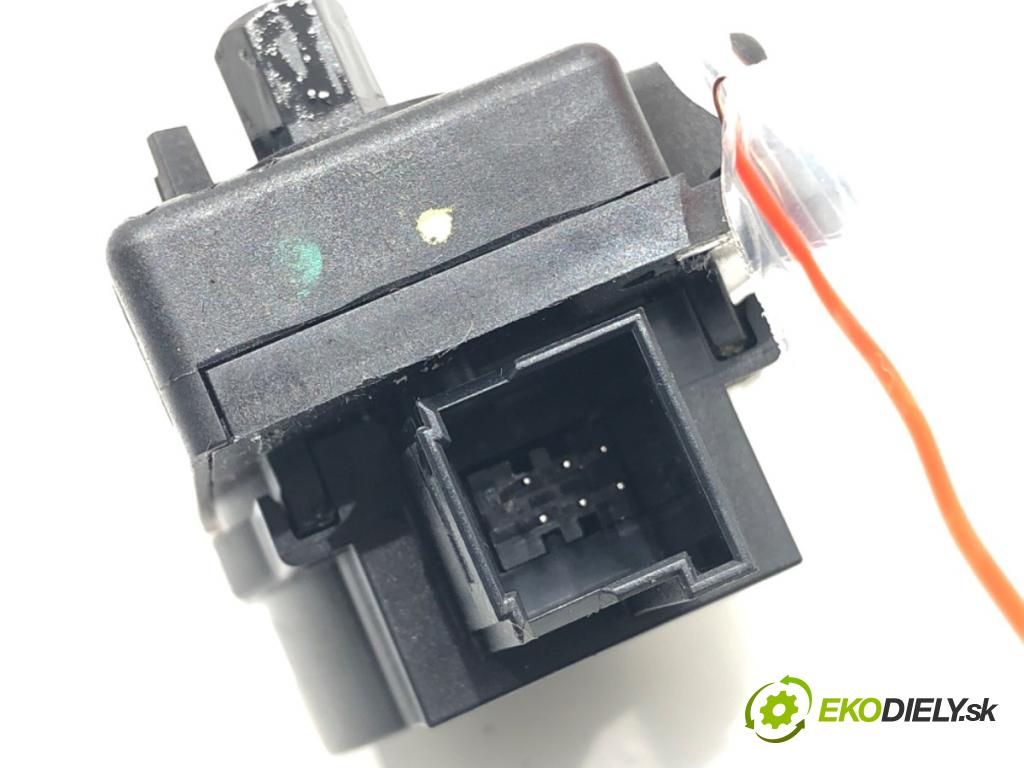 PEUGEOT 208 II (UB_, UP_, UW_, UJ_) 2019 - 2022    e-208 100 kW [136 KM] elektryczny 2019 - 2022  motorek topení KF784001 (Motorky topení)