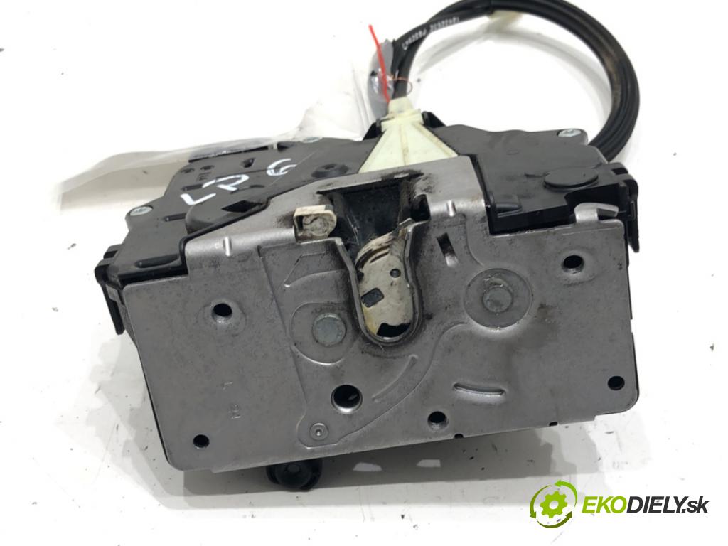 OPEL CORSA E (X15) 2014 - 2022    1.4 (08, 68) 66 kW [90 KM] benzyna 2014 - 2022  zámok dveře levý přední část 13431841