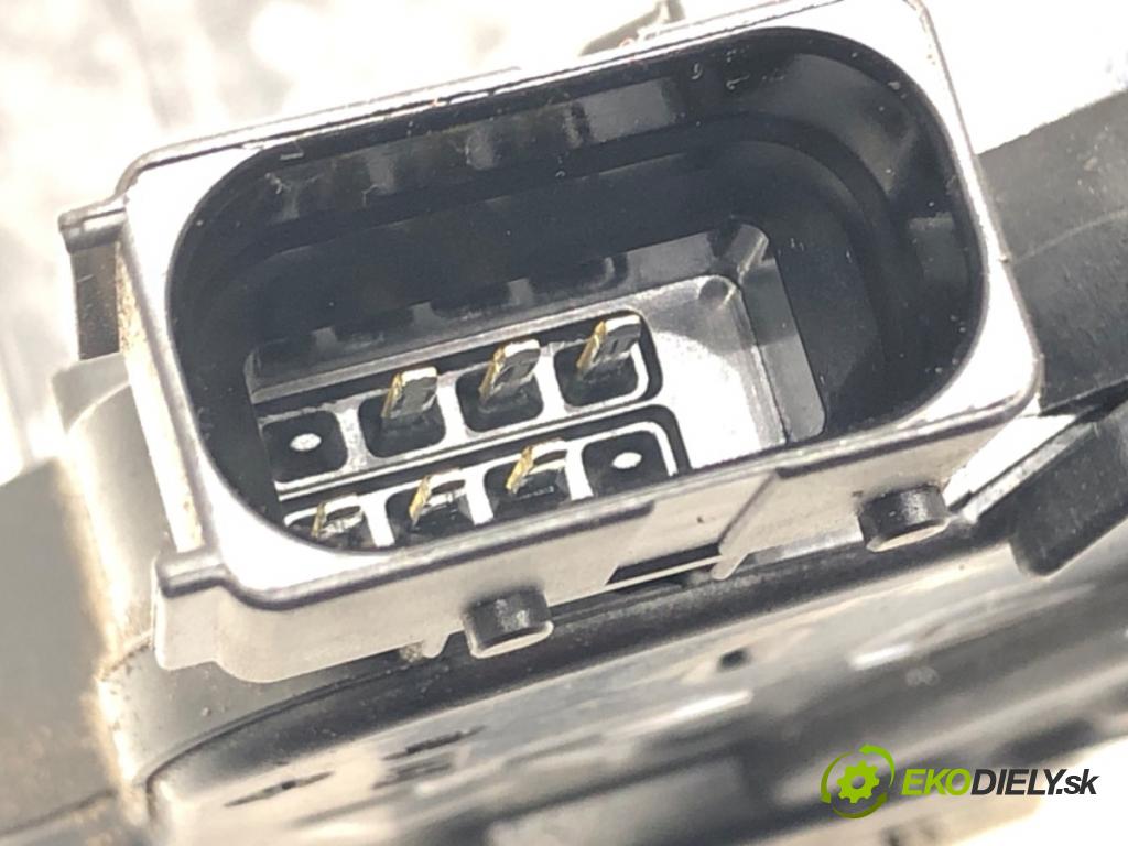 OPEL CORSA E (X15) 2014 - 2022    1.4 (08, 68) 66 kW [90 KM] benzyna 2014 - 2022  zámok dveře levý přední část 13431841
