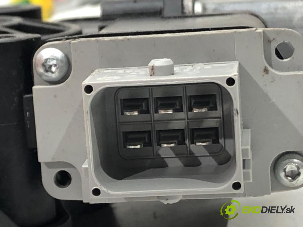 OPEL CORSA E (X15) 2014 - 2022    1.4 (08, 68) 66 kW [90 KM] benzyna 2014 - 2022  mechanismus okna levý přední část 71019003