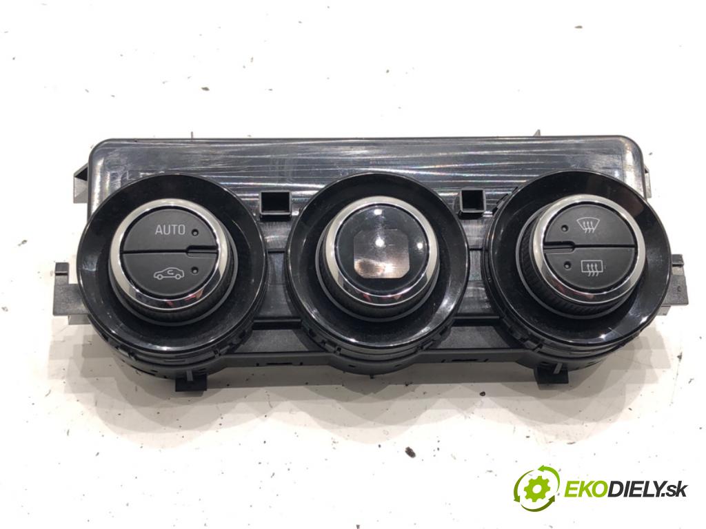 OPEL CORSA E (X15) 2014 - 2022    1.4 (08, 68) 66 kW [90 KM] benzyna 2014 - 2022  Panel ovládania kúrenia 13468064 (Prepínače, spínače, tlačidlá a ovládače kúrenia)
