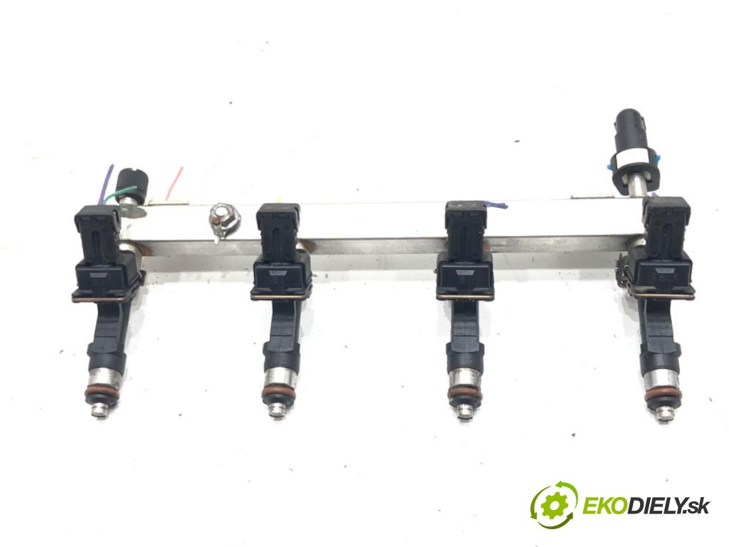 OPEL CORSA E (X15) 2014 - 2022    1.4 (08, 68) 66 kW [90 KM] benzyna 2014 - 2022  Lišta vstrekovacia 55572731 (Vstrekovacie lišty)