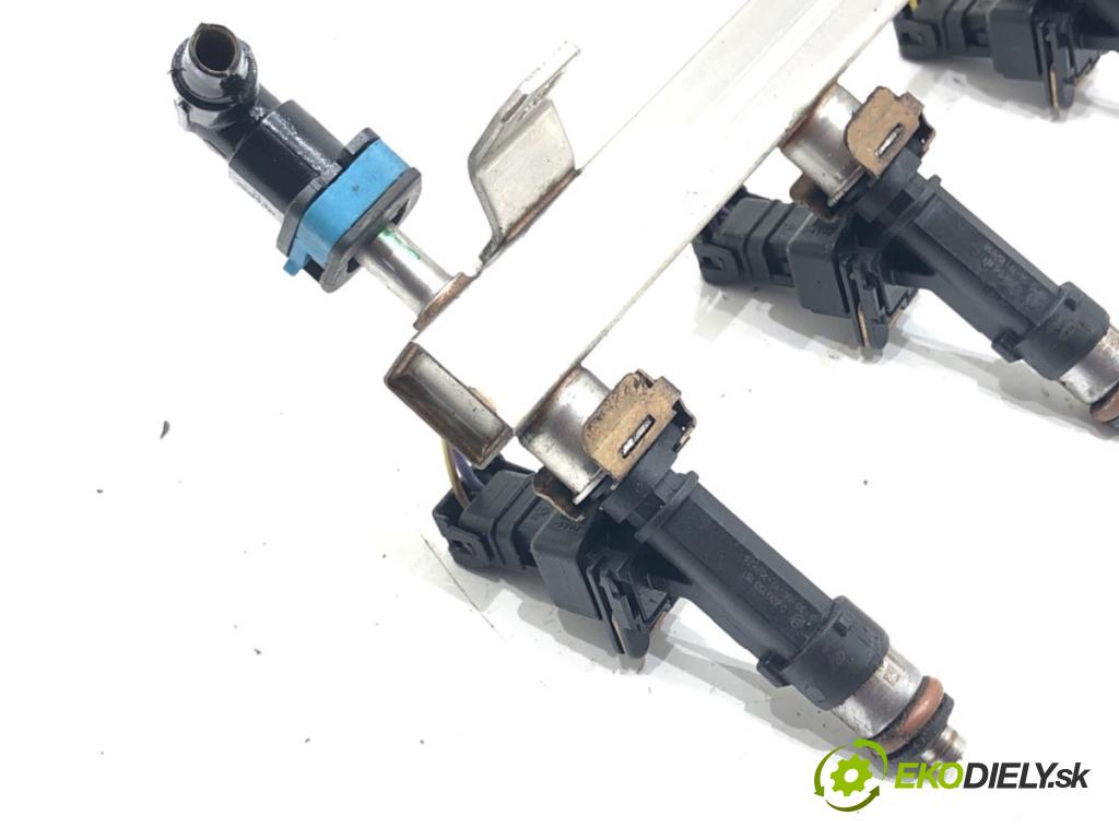 OPEL CORSA E (X15) 2014 - 2022    1.4 (08, 68) 66 kW [90 KM] benzyna 2014 - 2022  Lišta vstrekovacia 55572731 (Vstrekovacie lišty)