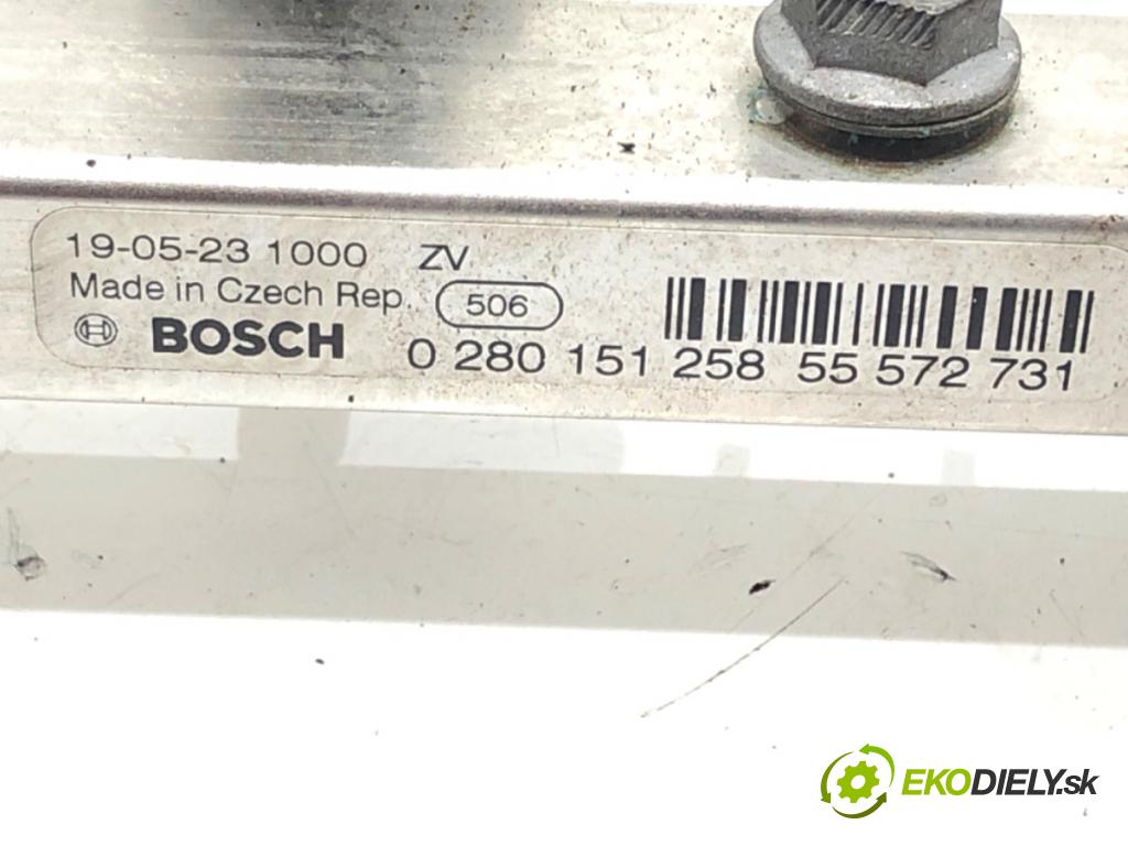 OPEL CORSA E (X15) 2014 - 2022    1.4 (08, 68) 66 kW [90 KM] benzyna 2014 - 2022  Lišta vstrekovacia 55572731 (Vstrekovacie lišty)