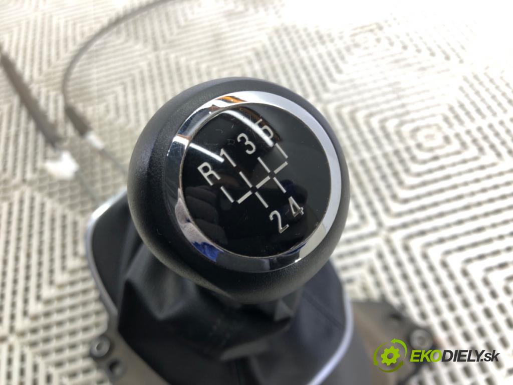 OPEL CORSA E (X15) 2014 - 2022    1.4 (08, 68) 66 kW [90 KM] benzyna 2014 - 2022  Kulisa 55509034 (Rýchlostné páky / kulisy)