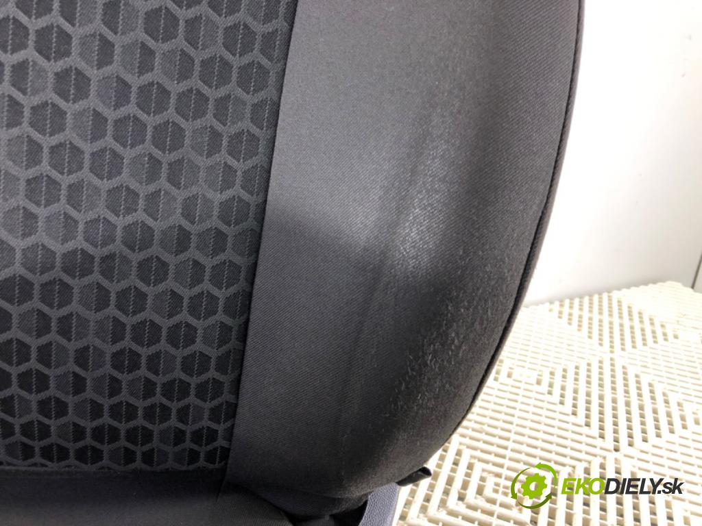 OPEL CORSA E (X15) 2014 - 2022    1.4 (08, 68) 66 kW [90 KM] benzyna 2014 - 2022  Sedadlo ľavy predný