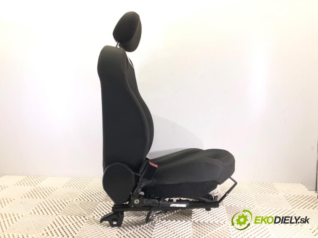 OPEL CORSA E (X15) 2014 - 2022    1.4 (08, 68) 66 kW [90 KM] benzyna 2014 - 2022  Sedadlo ľavy predný