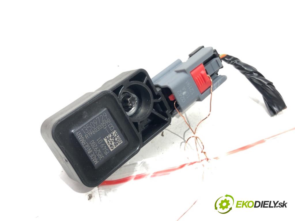 OPEL CORSA E (X15) 2014 - 2022    1.4 (08, 68) 66 kW [90 KM] benzyna 2014 - 2022  Snímač nárazu 13509729 (Snímače nárazu)