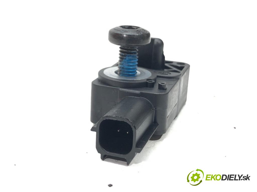 OPEL CORSA E (X15) 2014 - 2022    1.4 (08, 68) 66 kW [90 KM] benzyna 2014 - 2022  snímač nárazu 13509729 (Snímače nárazu)