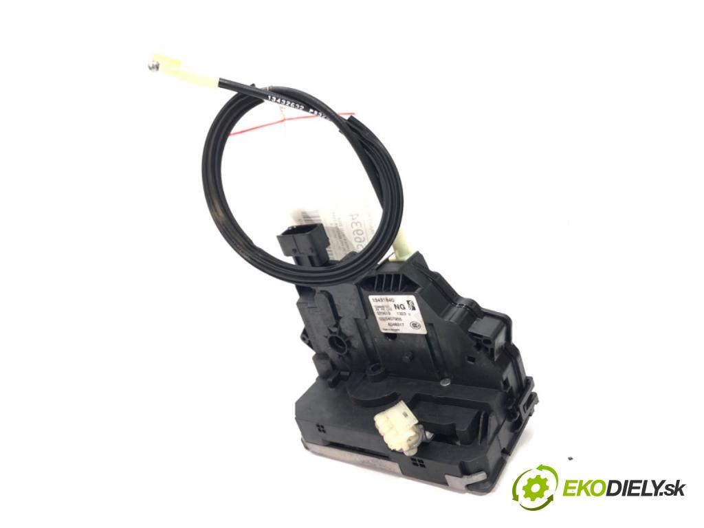 OPEL CORSA E (X15) 2014 - 2022    1.4 (08, 68) 66 kW [90 KM] benzyna 2014 - 2022  zámok dveře pravý přední část 13431840