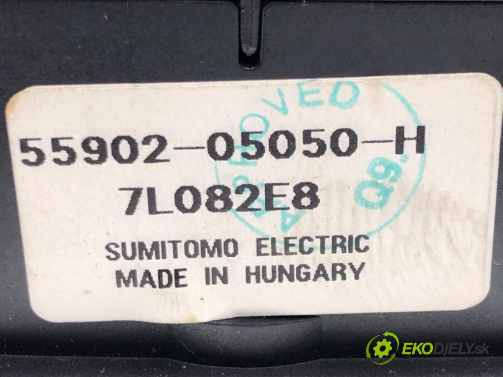 TOYOTA AVENSIS (_T25_) 2003 - 2008    2.0 D-4D (ADT250_) 93 kW [126 KM] olej napędowy 2006 - 2008  Panel ovládania kúrenia 55900-05271 (Prepínače, spínače, tlačidlá a ovládače kúrenia)