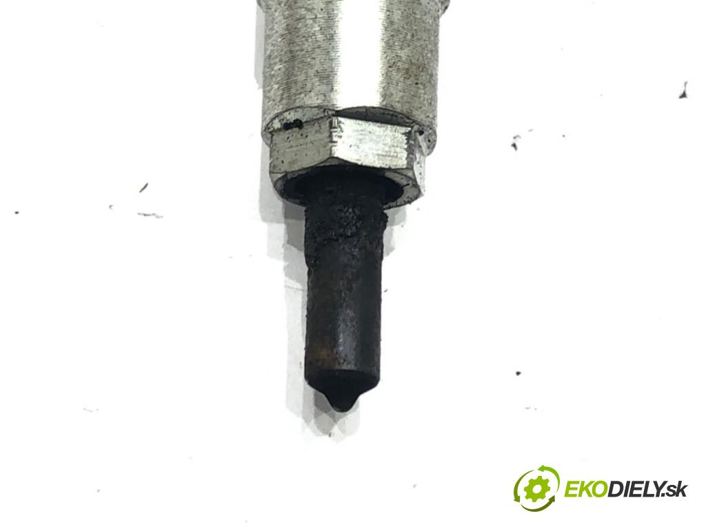 TOYOTA AVENSIS (_T25_) 2003 - 2008    2.0 D-4D (ADT250_) 93 kW [126 KM] olej napędowy 2006 - 2008  vstrekovač 23670-0R030 (Vstrekovače)