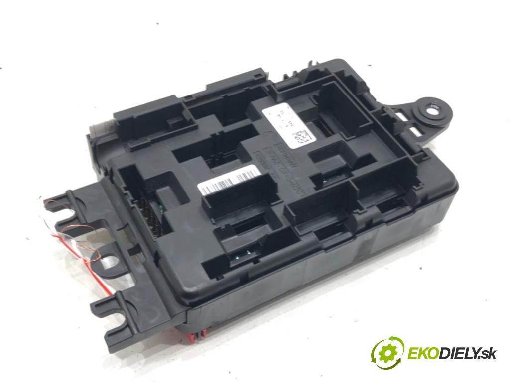 BMW 3 Touring (F31) 2012 - 2019    320 d 135 kW [184 KM] olej napędowy 2012 - 2016  skříňka poistková 9261111 (Pojistkové skříňky)