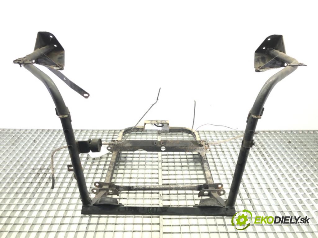 MICROCAR VIRGO 1999 - 2004    ---  výztuha pod motor  (Výztuhy přední)