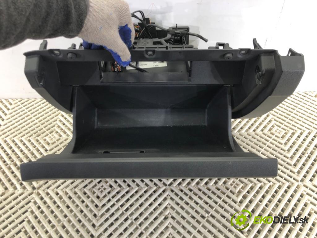 VW T-ROC (A11) 2017 - 2022    1.5 TSI 4motion 110 kW [150 KM] benzyna 2018 - 2022  Priehradka, kastlík spolujazdca  (Priehradky, kastlíky)