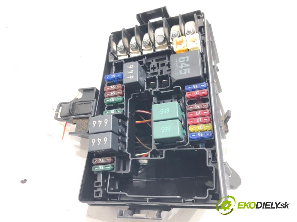 VW T-ROC (A11) 2017 - 2022    1.5 TSI 4motion 110 kW [150 KM] benzyna 2018 - 2022  skříňka poistková 5Q0907361G (Pojistkové skříňky)