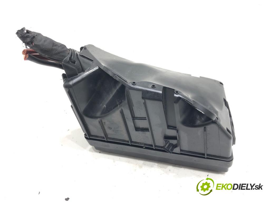 VW T-ROC (A11) 2017 - 2022    1.5 TSI 4motion 110 kW [150 KM] benzyna 2018 - 2022  skříňka poistková 5Q0907361G (Pojistkové skříňky)