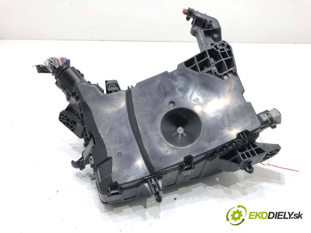 TOYOTA AURIS Kombi (_E18_) 2013 - 2018    1.8 Hybrid (ZWE186_) 73 kW [99 KM] Hybryda silnik benzynowy / elektryczny 2013 - 2018  skříňka poistková  (Pojistkové skříňky)