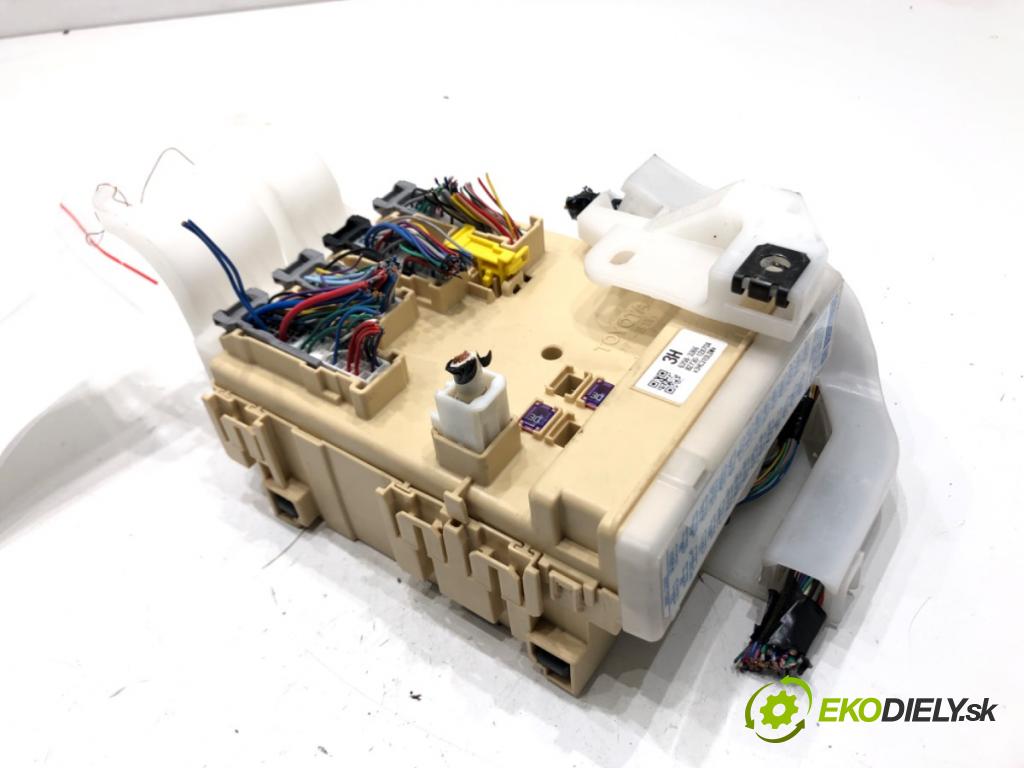 TOYOTA AURIS Kombi (_E18_) 2013 - 2018    1.8 Hybrid (ZWE186_) 73 kW [99 KM] Hybryda silnik benzynowy / elektryczny 2013 - 2018  modul BSI 82730-12X70A (Pojistkové skříňky)