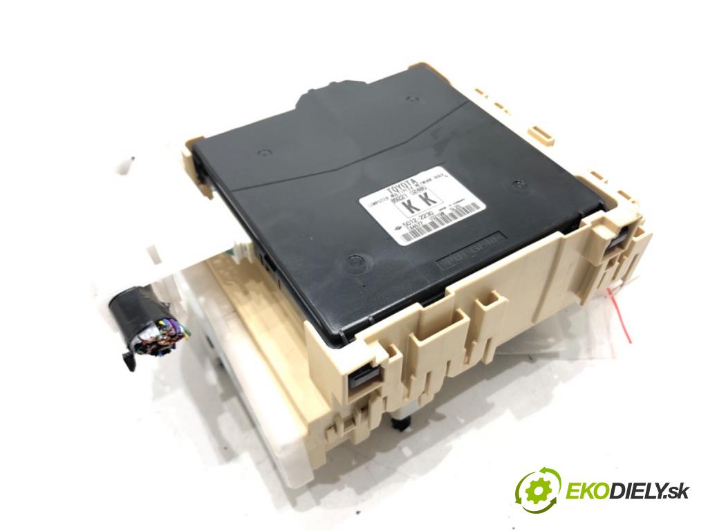 TOYOTA AURIS Kombi (_E18_) 2013 - 2018    1.8 Hybrid (ZWE186_) 73 kW [99 KM] Hybryda silnik benzynowy / elektryczny 2013 - 2018  modul BSI 82730-12X70A (Pojistkové skříňky)