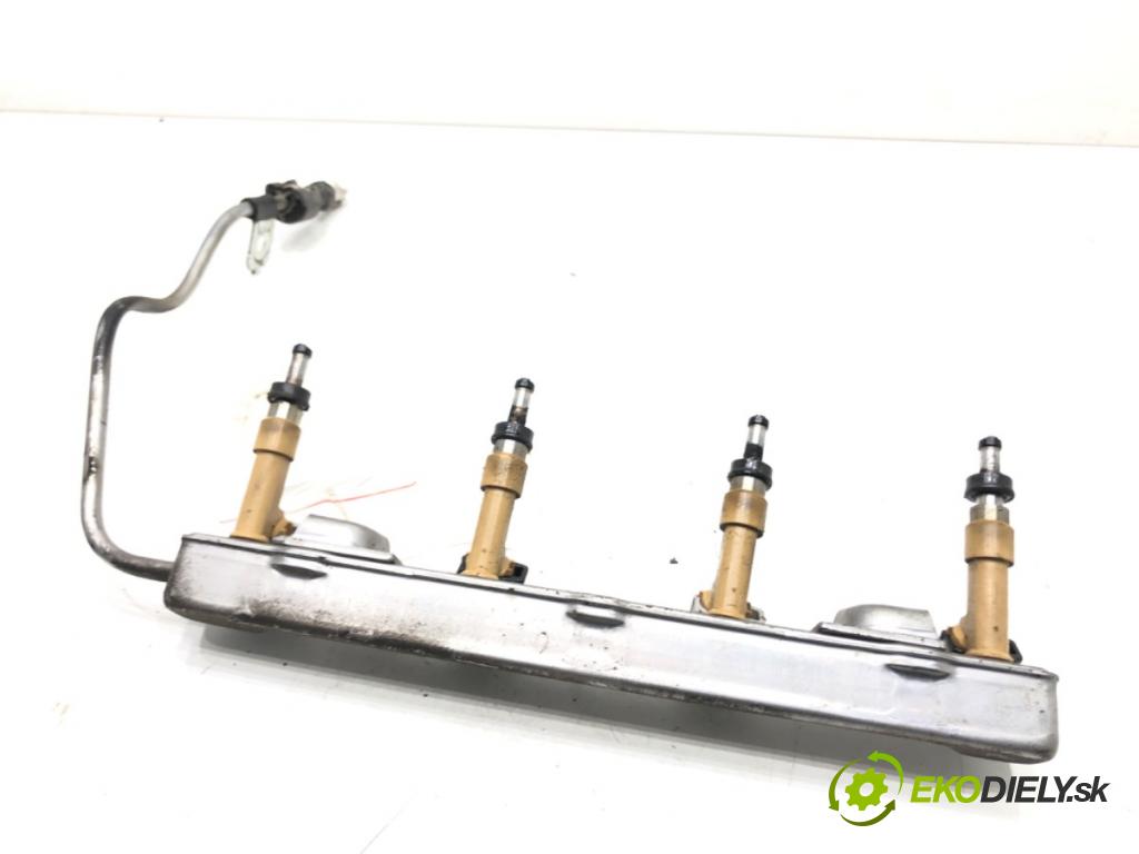 TOYOTA AURIS Kombi (_E18_) 2013 - 2018    1.8 Hybrid (ZWE186_) 73 kW [99 KM] Hybryda silnik benzynowy / elektryczny 2013 - 2018  Lišta vstrekovacia 23250-0T030 (Vstrekovacie lišty)